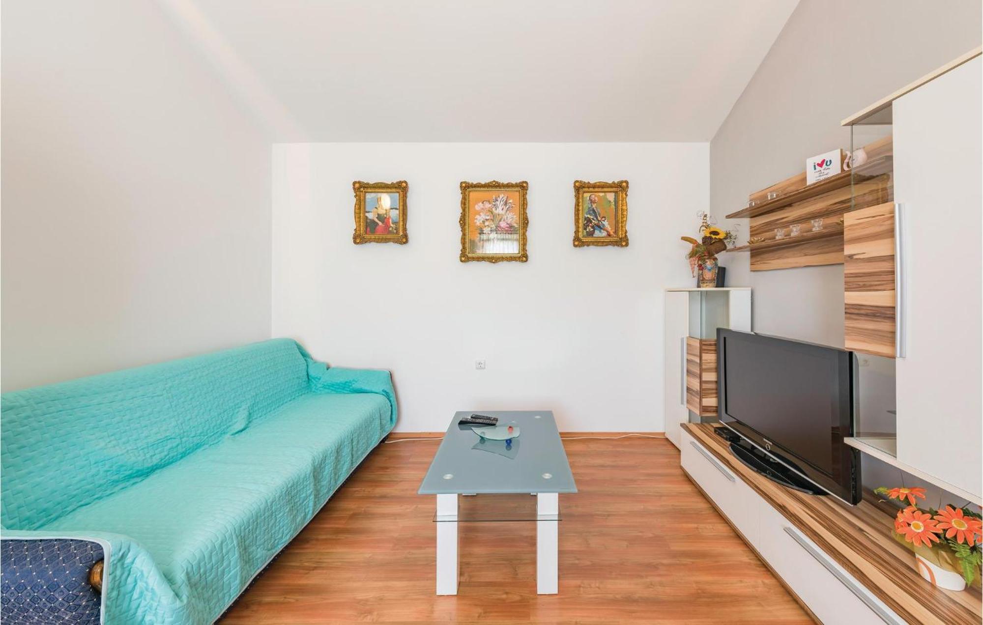 Awesome Home In Zminj With Wifi Exterior foto